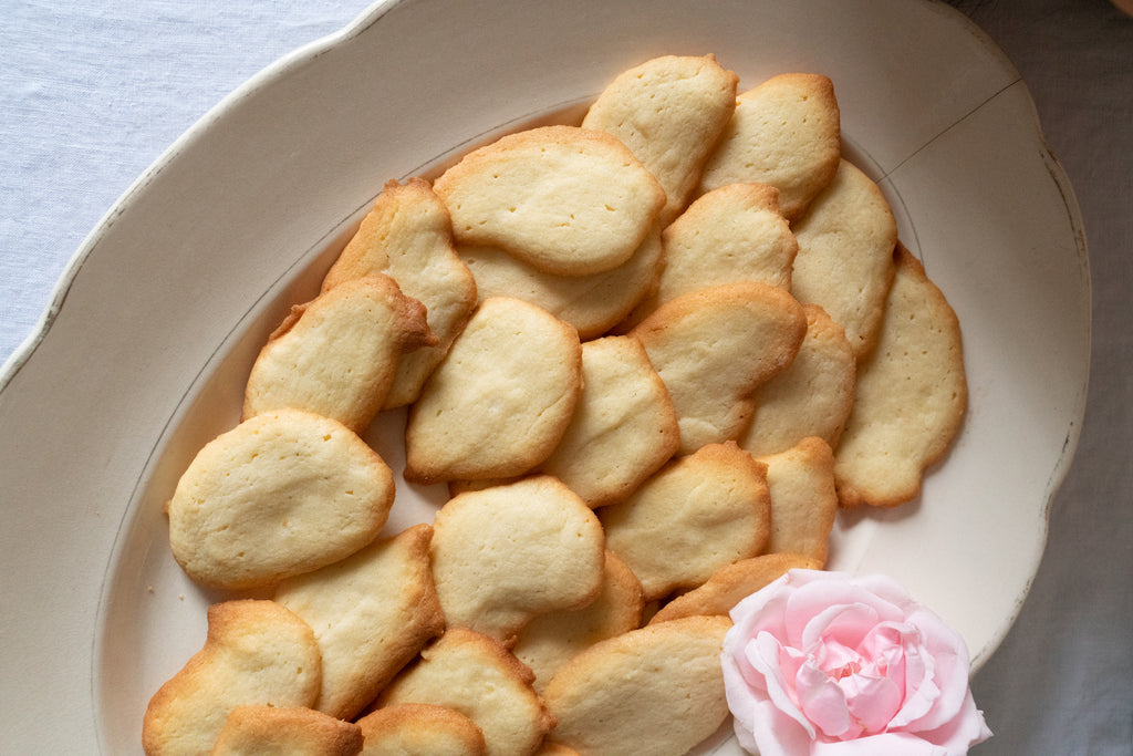 The delicious French «langues de chat» cookies