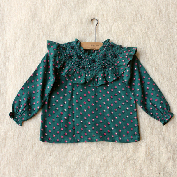 Blouse and its large Provençal print collar